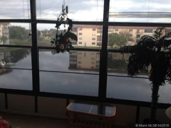 Building Photo - 4970 E Sabal Palm Blvd