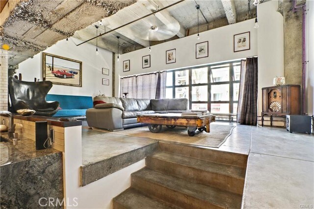 Foto del edificio - 100 W 5th St