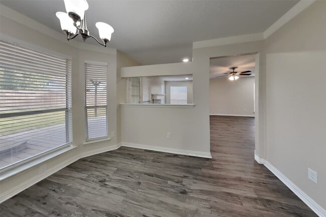 Foto del edificio - 5510 Forest Trails Dr