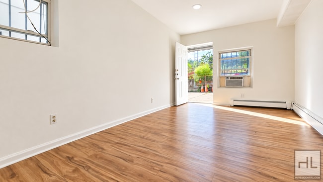Building Photo - Spacious 2BR with Oversized Living Room in Astoria