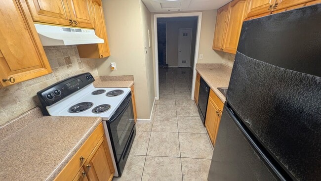 Building Photo - 6369 Holcomb Way