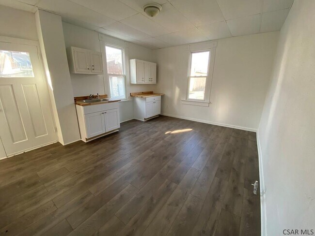 Building Photo - 114 I St