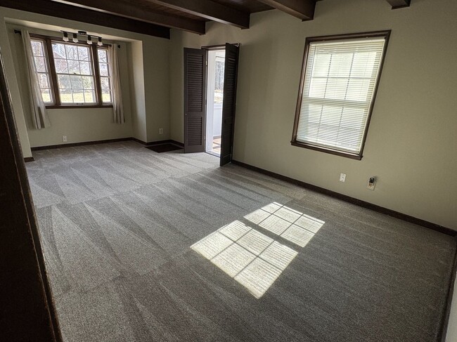 Living Room - 5598 Basswood St