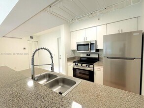 Building Photo - 430 S Park Rd