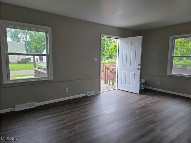 Building Photo - 859 E Avondale Ave