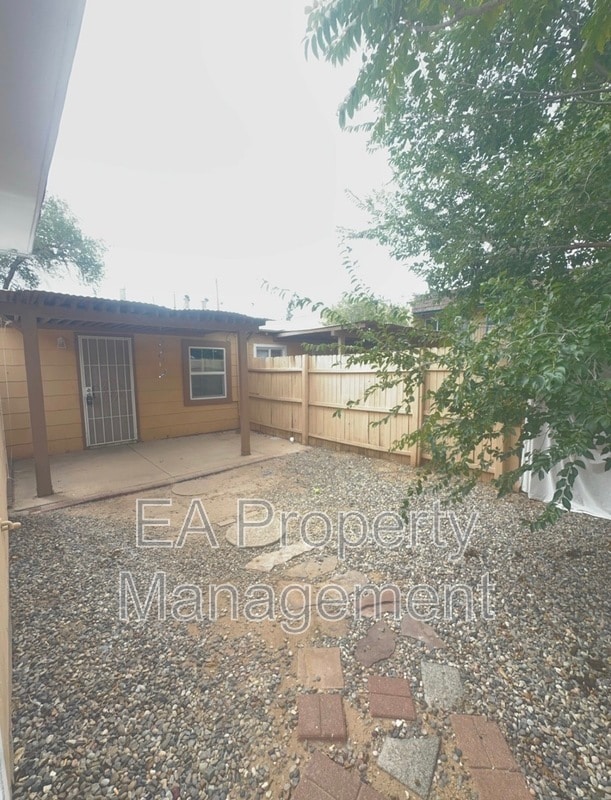 Building Photo - 529 Alvarado Dr SE