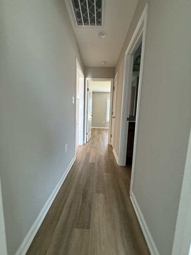 Building Photo - 105 Berkshire Cir