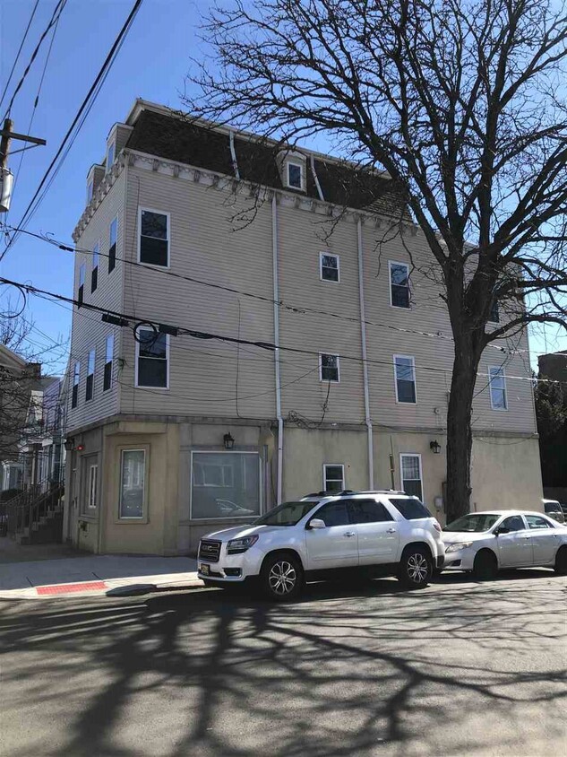 Primary Photo - 95 Prospect St