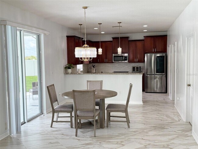 Foto del edificio - 12236 Fairlawn Dr