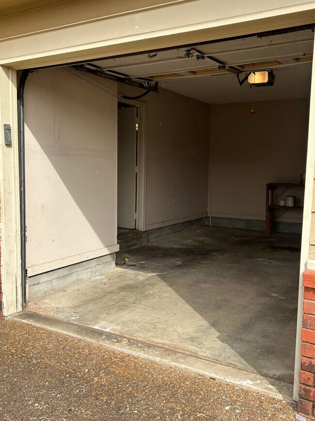 Foto del edificio - Charming Millington home with 1 car garage...