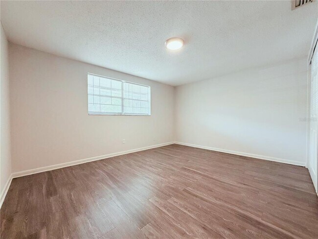 Foto del edificio - 5305 Oakwood Ct