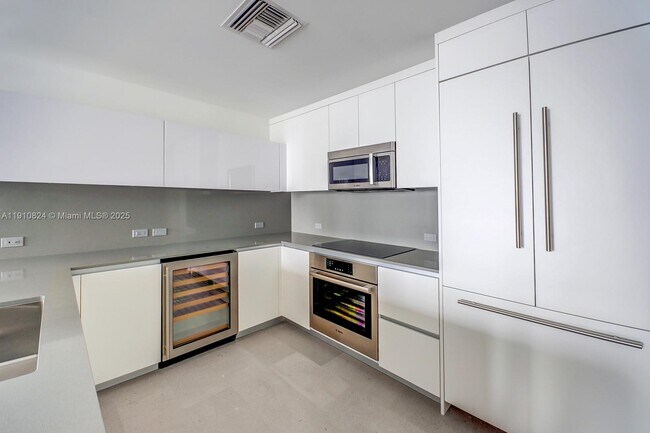 Foto del edificio - 88 SW 7th St