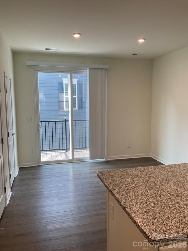 Building Photo - 6222 Cleburne Ct