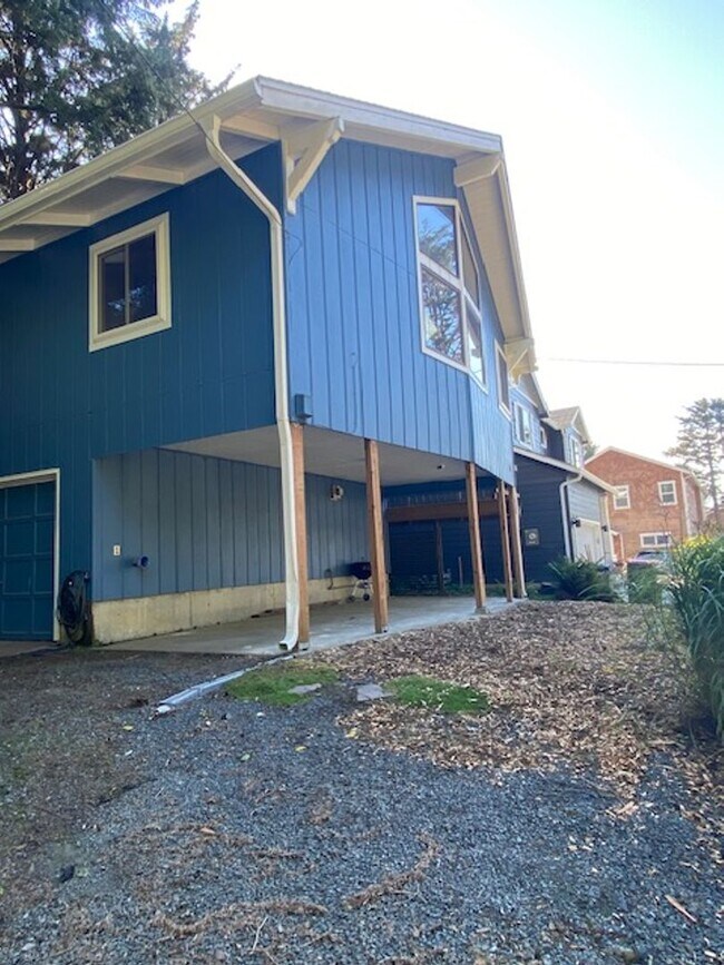 Building Photo - Ideal Cannon Beach Location!