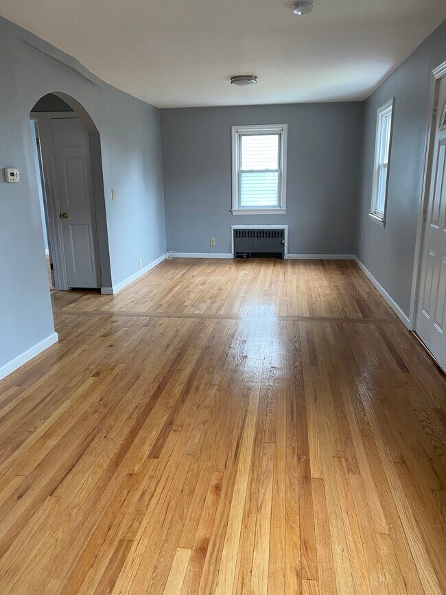 Living room - 107 Gordon St
