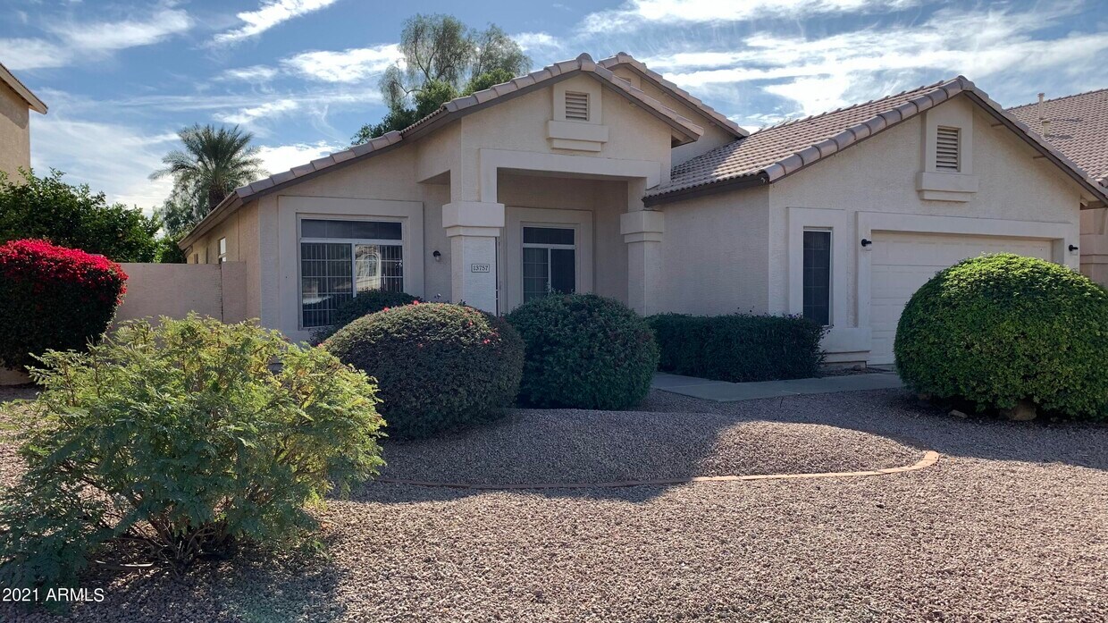 Foto principal - 13757 W Vernon Ave