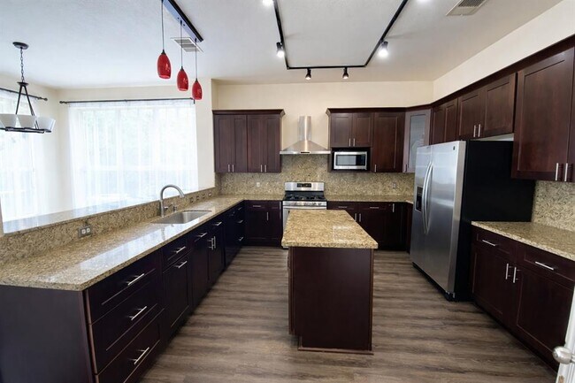 Foto del edificio - 1718 Bow Ridge Dr