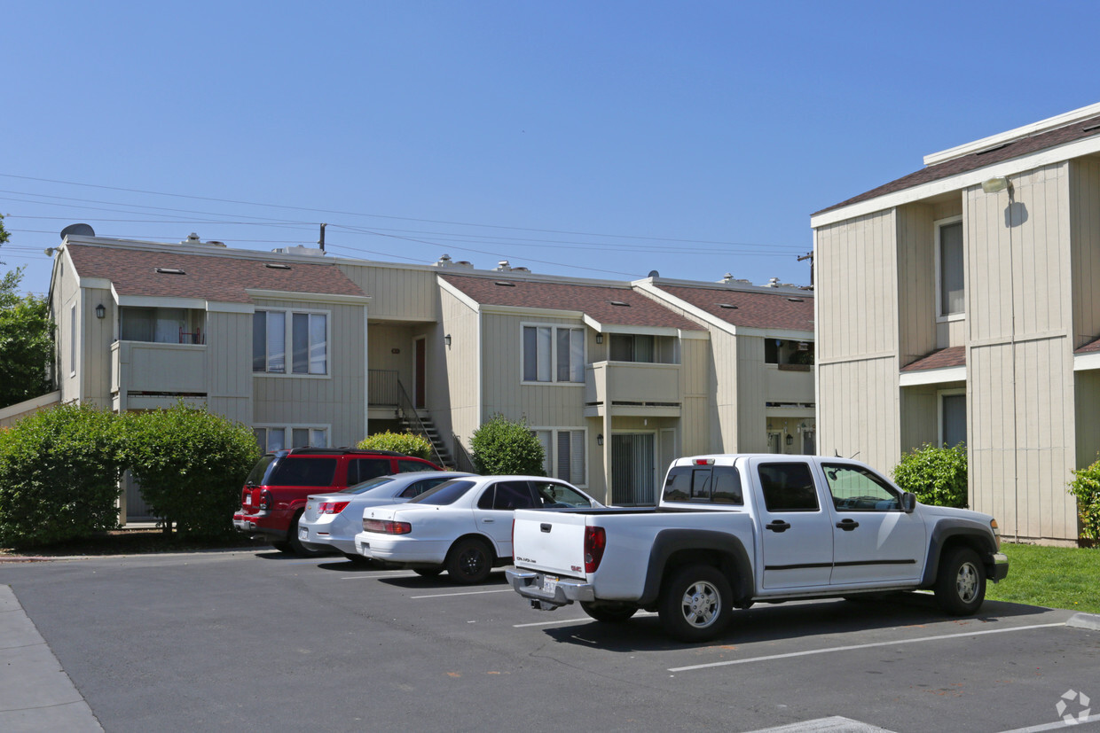 Building Photo - Foxwood Apartments