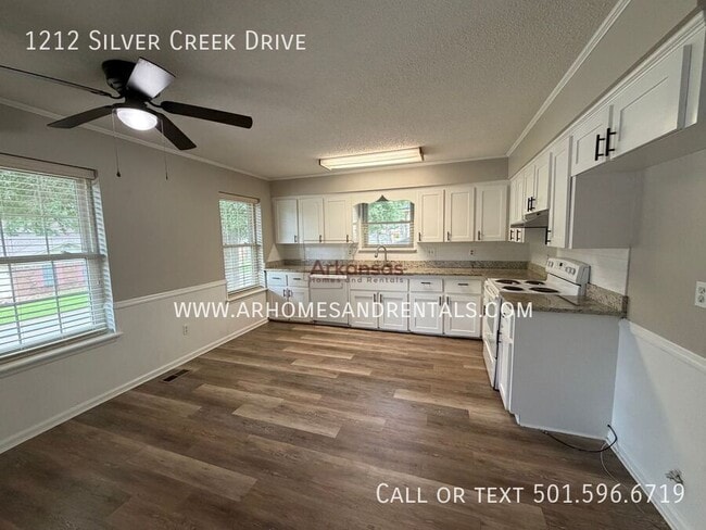 Foto del edificio - 1212 Silver Creek Dr