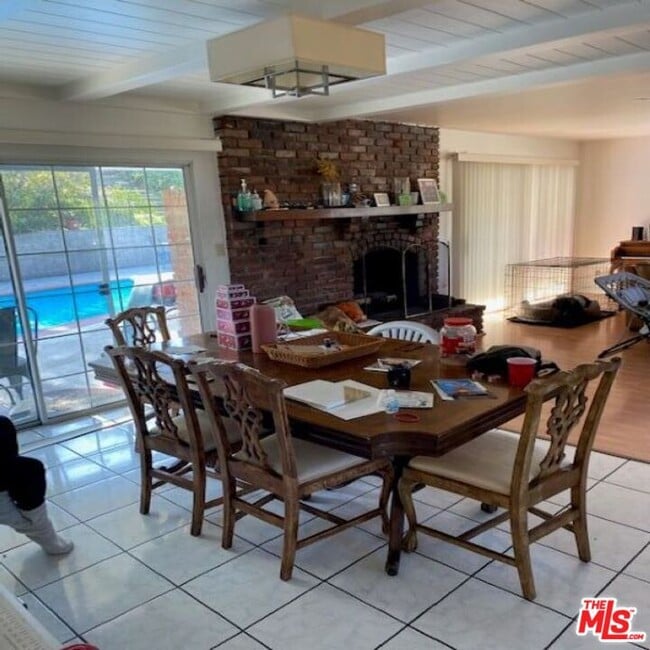 Foto del edificio - 9726 Tujunga Canyon Pl