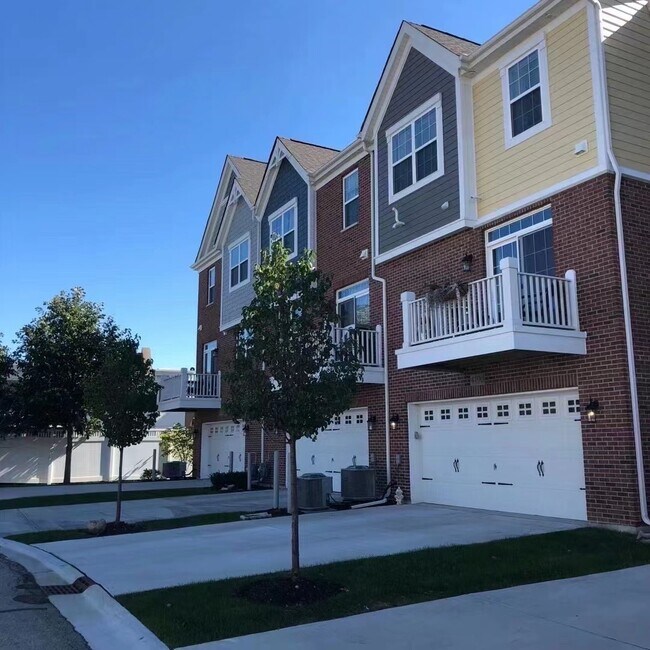 Building Photo - 4190 Royal Mews Cir