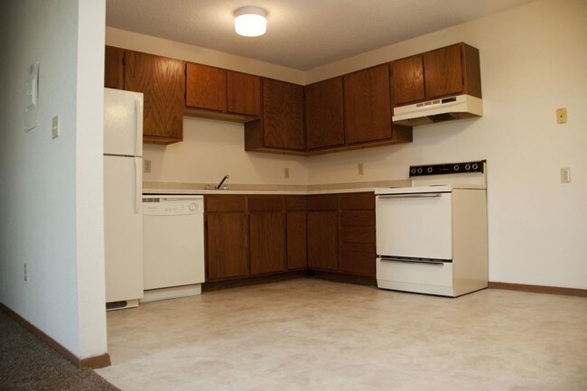 Building Photo - 2 Bedroom Available April 1st