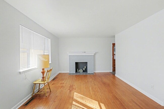 Building Photo - 3 bed 2 bath ranch in camp hill