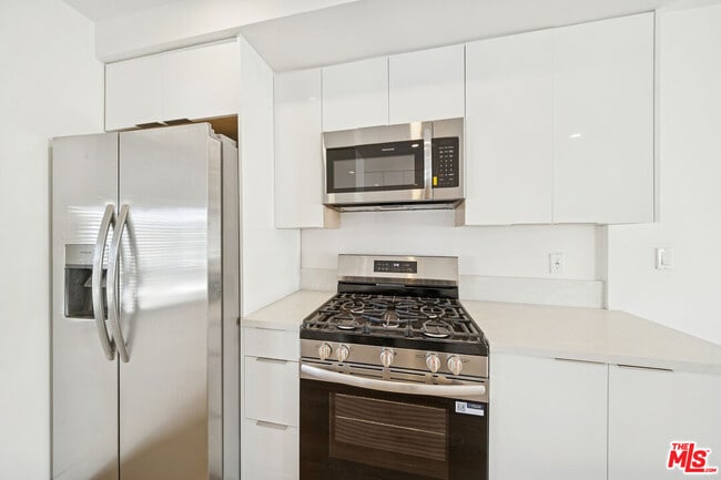 Foto del edificio - 919 S Sherbourne Dr