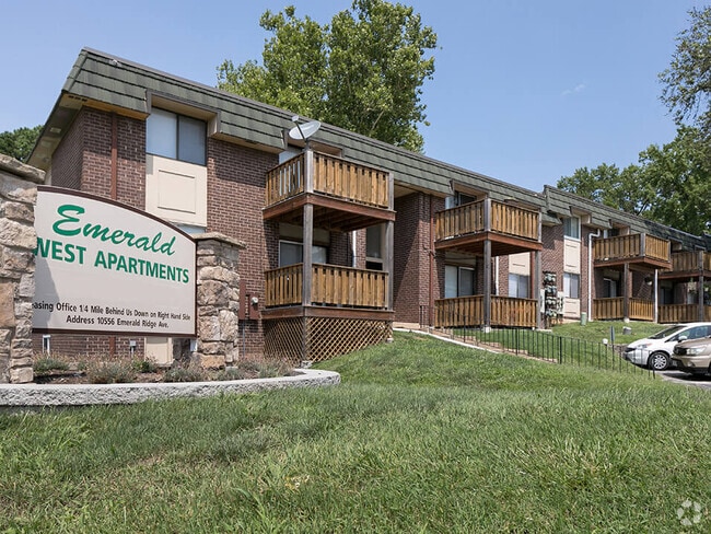 Welcome to Emerald Crossing Apartments! - Emerald Crossing