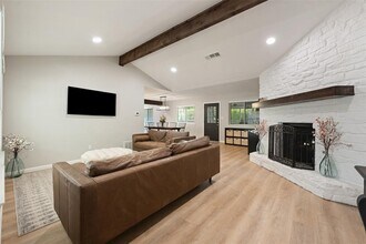 Building Photo - 6105 Sun Vista Dr