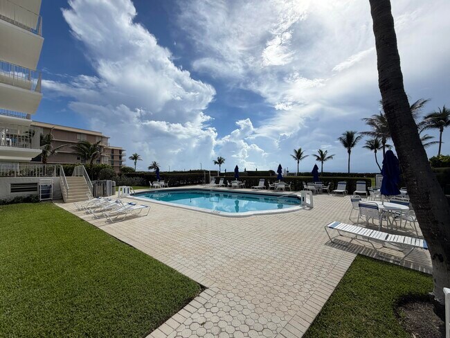 Foto del edificio - 3230 S Ocean Blvd