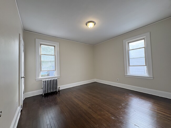 Building Photo - 47 Fuller Pl