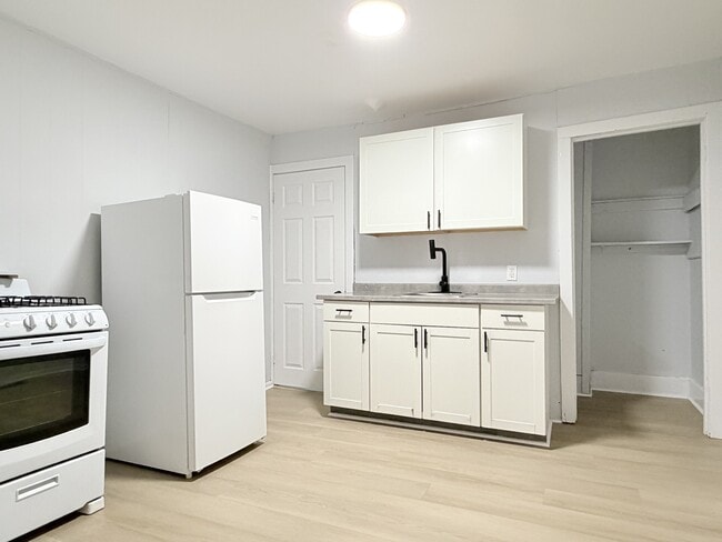 Building Photo - 1011 Albert Rd