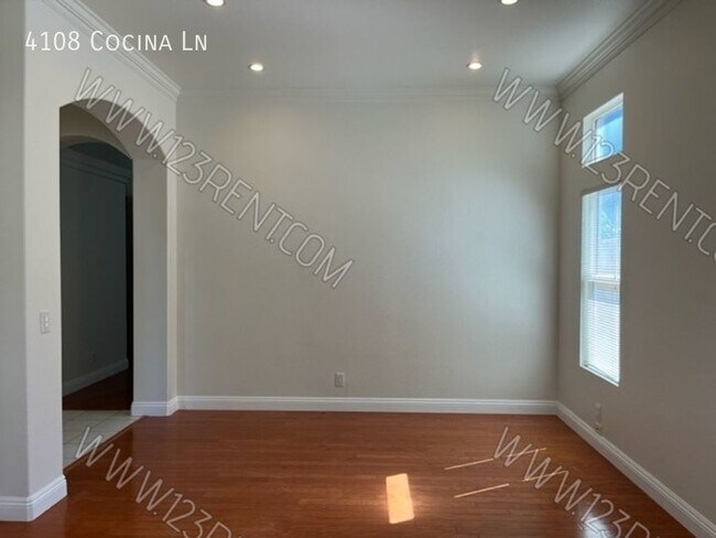 Foto del edificio - PALMDALE WEST 4BD/2BTH SINGLE FAMILY HOME