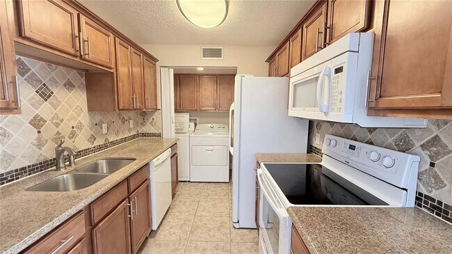 Building Photo - 524 Orange Dr