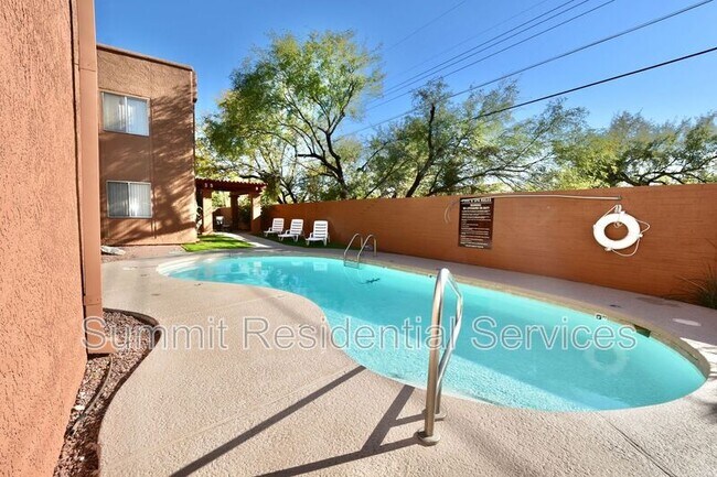 Foto del edificio - 402 E Limberlost Dr