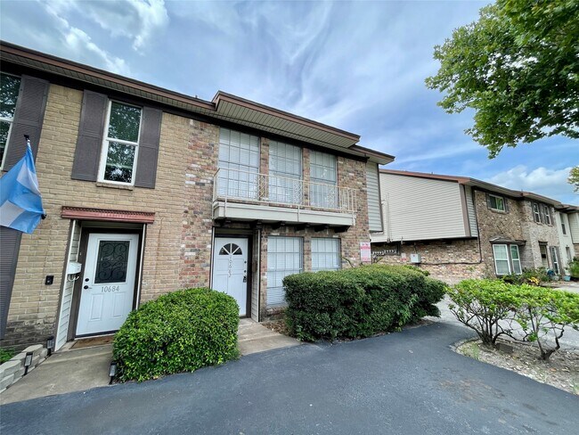 Foto del edificio - 10682 Hazelhurst Dr