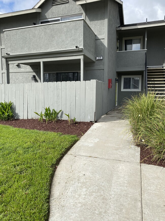 Building Photo - Cottonwood Apartments