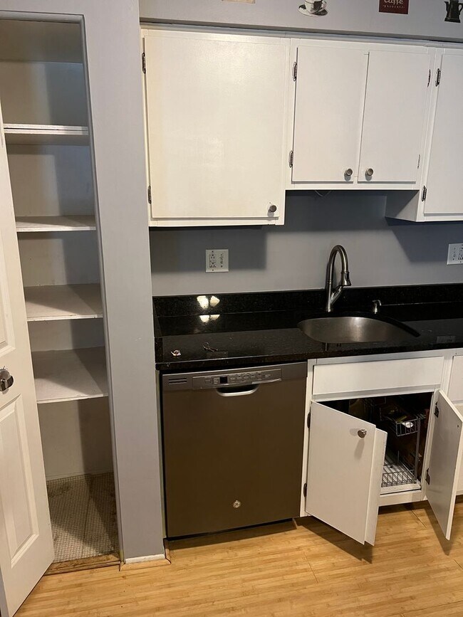 Foto del edificio - Beautiful 2 bedroom, 2.0 bath Condo in Westland