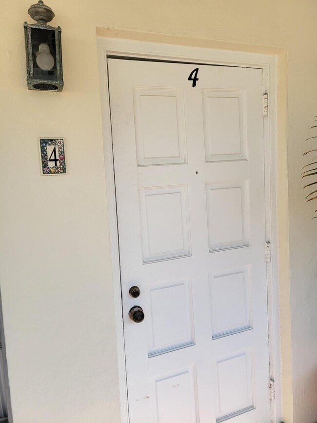 Building Photo - 361 S County Rd