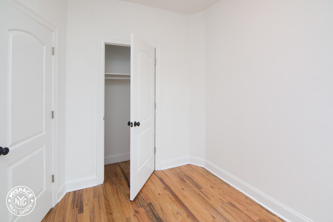 Building Photo - 215 33rd St