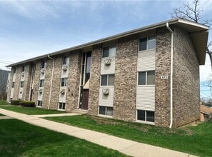 Building Photo - 866 N Milwaukee Ave