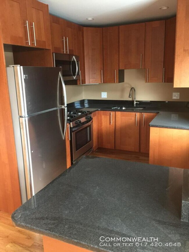 Foto del edificio - Brookline Village 4 bed 2 bath Gut Reno 9/1