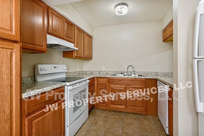 Building Photo - 309 Lilac St