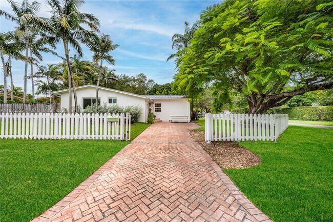 Foto del edificio - 6520 SW 76th St