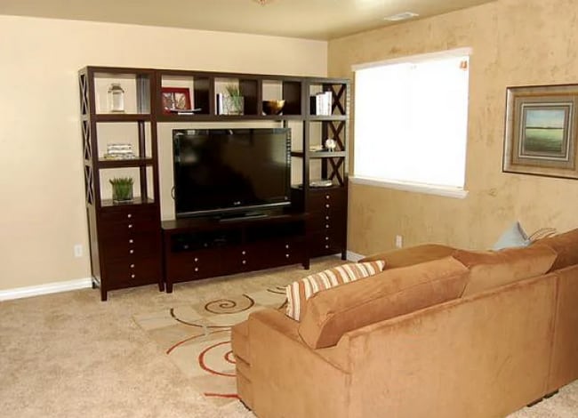 Building Photo - Gorgeous 3 bedroom, 2.5 bath end unit town...