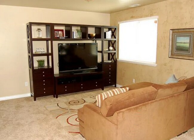 Foto del edificio - Gorgeous 3 bedroom, 2.5 bath end unit town...