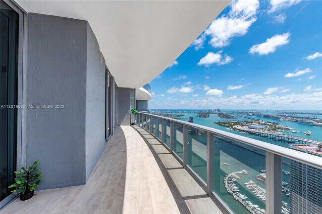 Foto del edificio - 488 NE 18th St