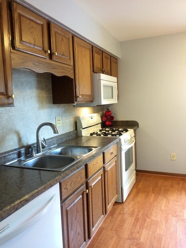 Building Photo - 2524 E Hunter Dr