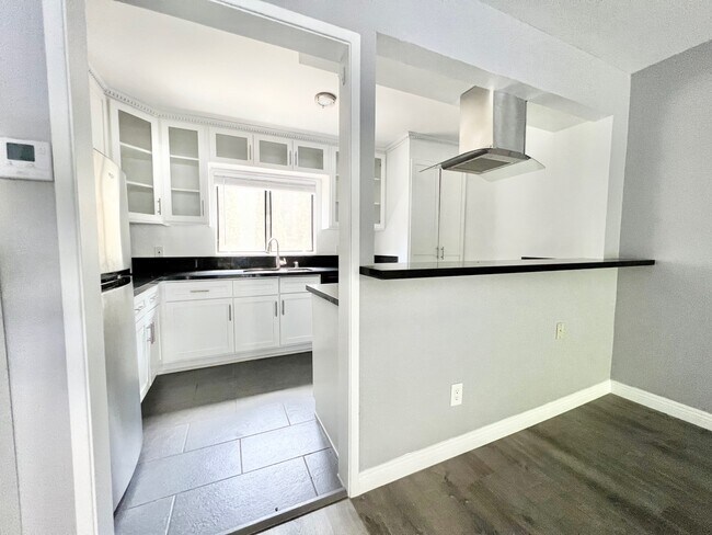 Foto del edificio - 1105 S Barrington Ave